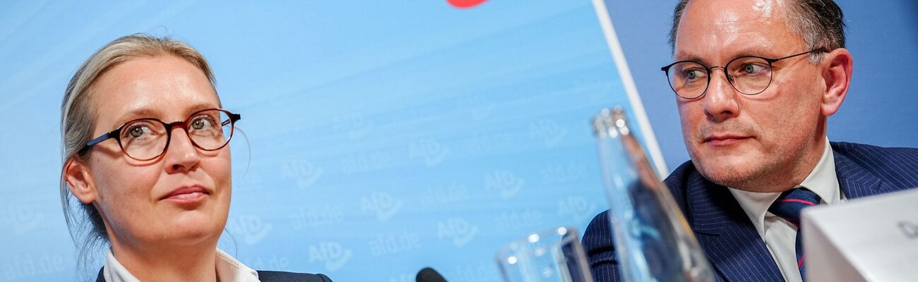 Alice Weidel und Tino Chrupalla. Die AfD-Spitze strebt einen Austritt aus dem rechten Parteienbündnis an und will damit einem Rauswurf zuvorkommen., © Kay Nietfeld/dpa