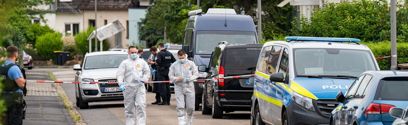 In Wiesbaden sind zwei Menschen getötet worden. Ein Verdächtiger befindet sich nun in Untersuchungshaft., © -/5VISION.NEWS/dpa