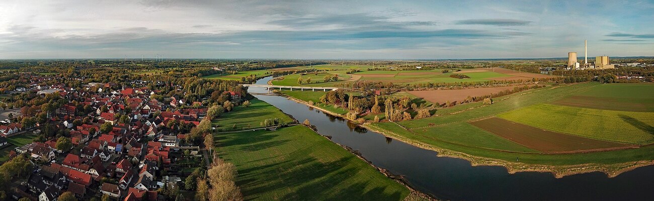 © CC BY-SA 4.0, PaulT (Gunther Tschuch) - Eigenes Werk, https://de.wikipedia.org/wiki/Petershagen#/media/Datei:Petershagen_Aerial_Pan.jpg