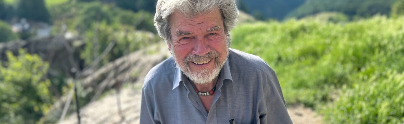 Bergsteiger-Legende Messner amüsiert sich über Outdoor-Klamotten in Fußgängerzonen. (Archivbild), © Christoph Sator/dpa