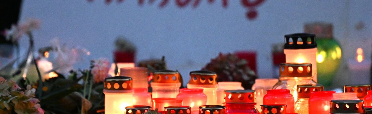 Am Freitagabend waren bei einem Stadtfest im nordrhein-westfälischen Solingen drei Menschen mit einem Messer getötet worden. Laut Experten beginnt eine Radikalisierung oft mit einer Lebenskrise. , © Federico Gambarini/dpa