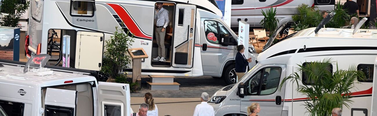 Caravaning-Boom: Die Auswahl an Wohnmobilen und -anhängern wächst, wie ein Besuch auf dem «Caravan Salon» in Düsseldorf zeigt., © Federico Gambarini/dpa/dpa-tmn