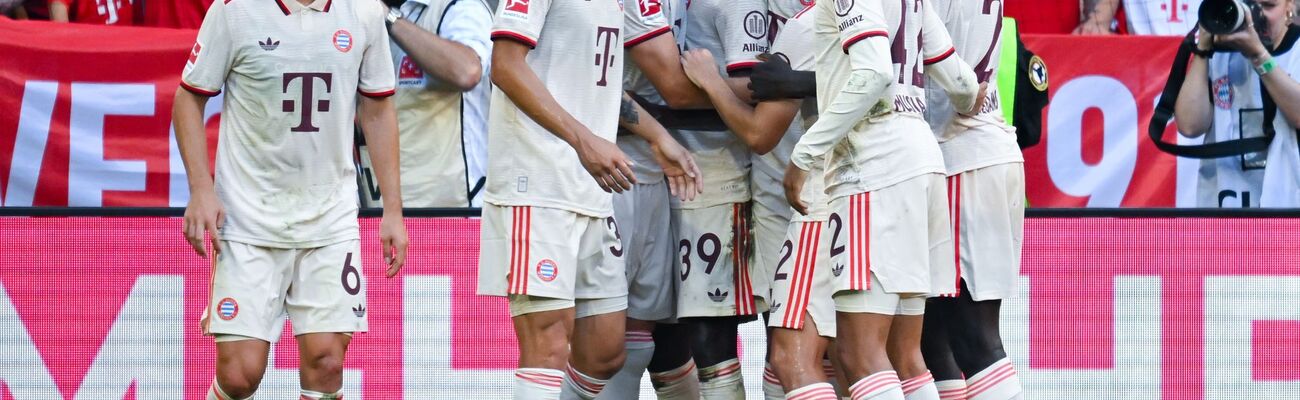 Bayern-Profi Joshua Kimmich (l) beim Münchner Torjubel nach dem 1:0 von Harry Kane., © Sven Hoppe/dpa