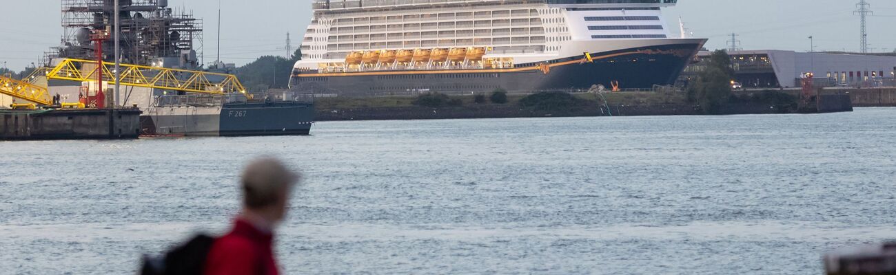 Die «Disney Dream» läuft den Hamburger Hafen erstmals anlässlich einer Reise an., © Bodo Marks/dpa