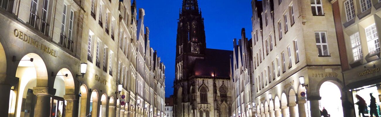 In Münster verdunkelt die Stadt zur «Earth Nigth» am Freitag das Rathaus. (Archivfoto), © picture alliance / Martin Gerten/dpa