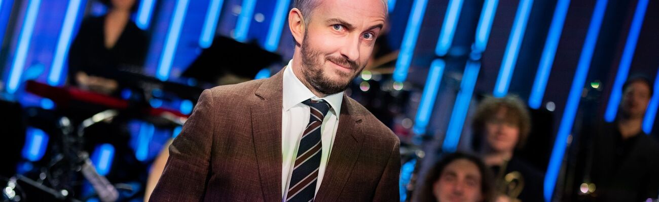 Jan Böhmermann kann mit seiner Show «Lass dich überwachen!» auf bis zu drei Fernsehpreise hoffen. (Archivfoto), © Rolf Vennenbernd/dpa