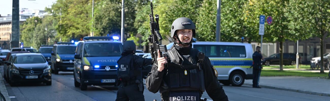 Polizeieinsatz nach der Schießerei in München, © Simon Sachseder/dpa