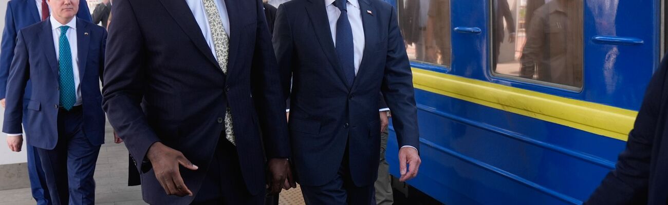 US-Außenminister Antony Blinken und der britische Außenminister David Lammy sind zu Gesprächen in die ukrainische Hauptstadt Kiew gereist., © Mark Schiefelbein/AP/dpa