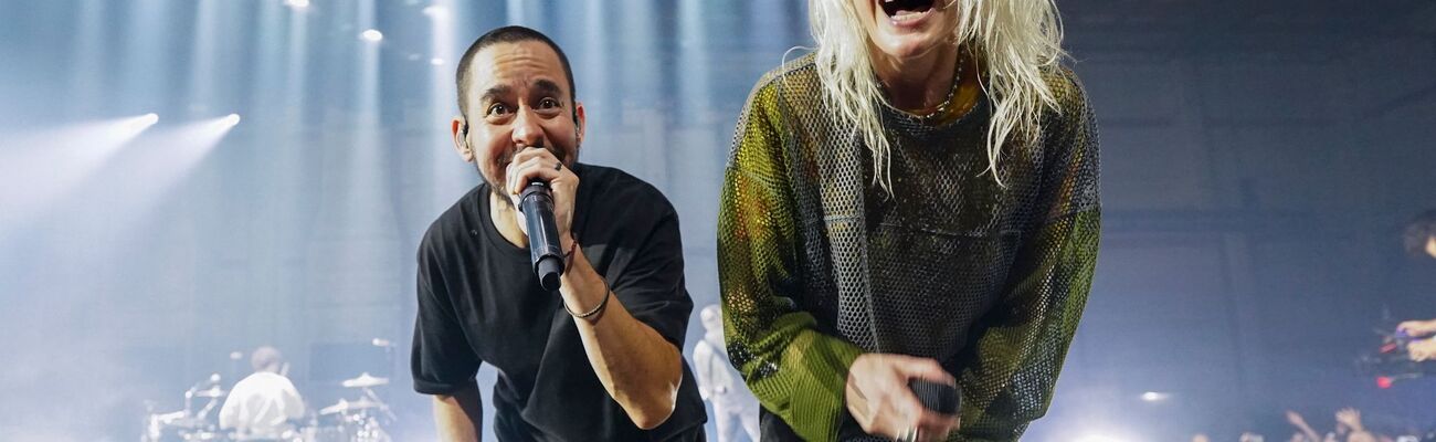 Mike Shinoda (l) und Emily Armstrong, die neue Frontfrau von Linkin Park., © Jordan Strauss/Invision/AP/dpa