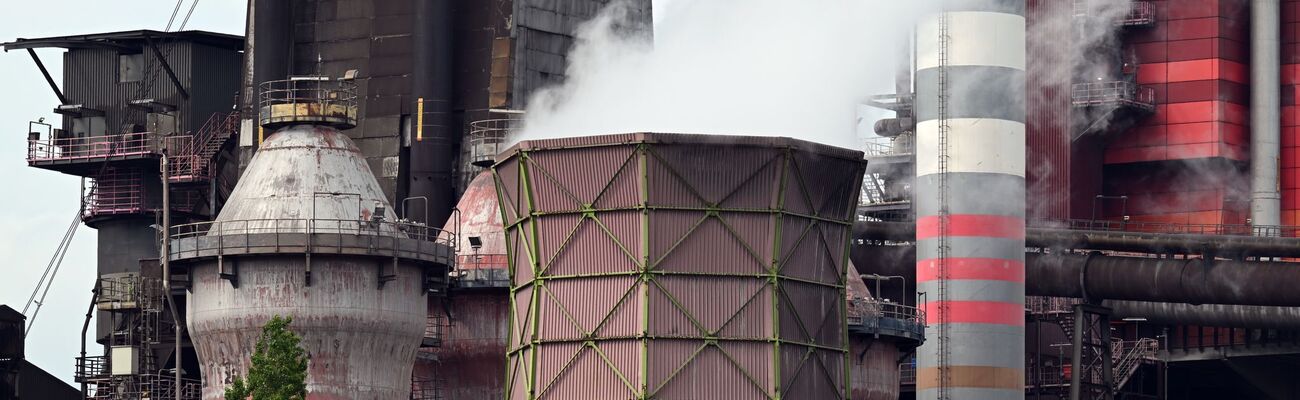 Duisburg ist einer der größten Stahlstandorte Europas. Unter anderem hat Deutschlands größter Stahlhersteller Thyssenkrupp Steel dort seinen Sitz. , © Federico Gambarini/dpa