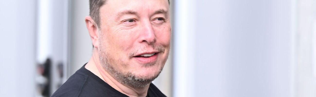 Elon Musk unterstützt Trump im Wahlkampf - und macht auf seiner Plattform X immer wieder Stimmung gegen dessen Kontrahentin Harris. (Archivbild), © Sebastian Gollnow/dpa