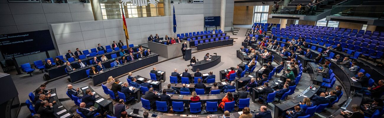 Den Vorsitzenden der Bundestagsausschüsse kommt bei der parlamentarischen Arbeit eine wichtige Rolle zu. (Archivbild), © Michael Kappeler/dpa