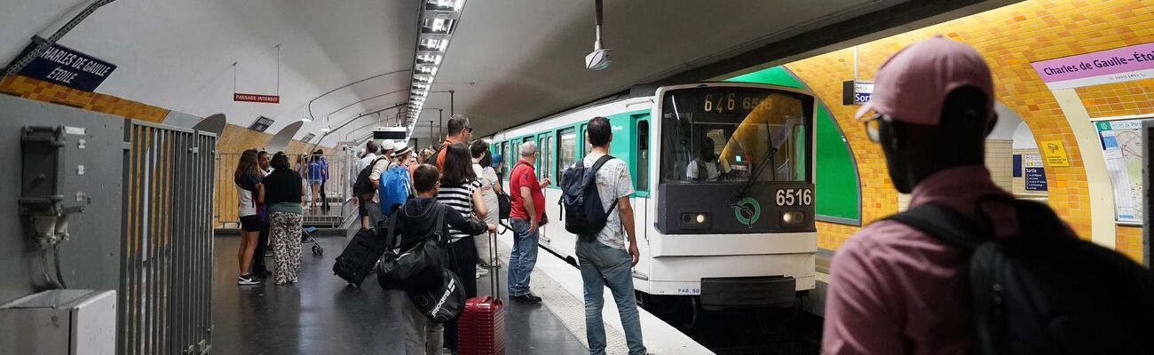 Die Verkehrsbetriebe im Großraum Paris lichten den Tarifdschungel radikal: Während Vorortbewohner weniger zahlen müssen, wird es für Touristen mitunter teurer. (Archivbild), © Marcus Brandt/dpa