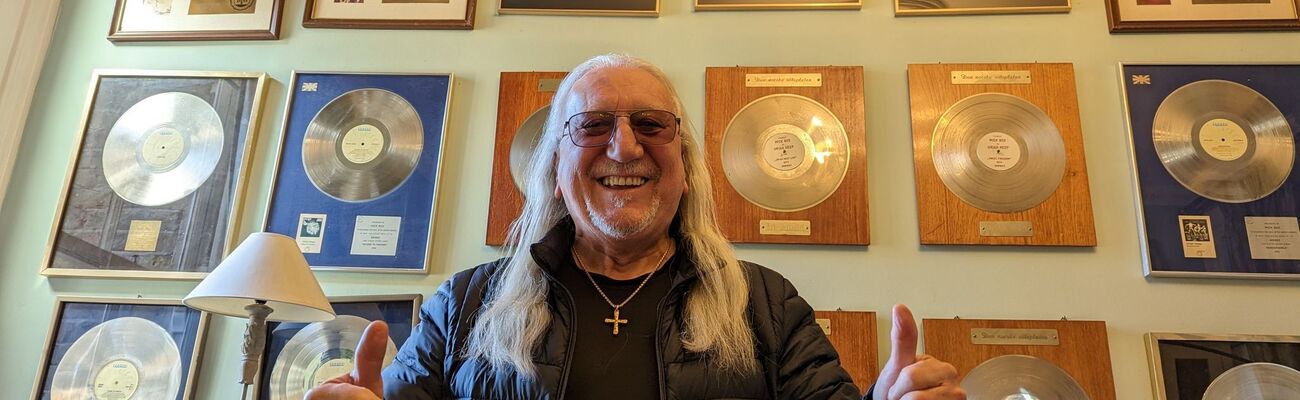 Uriah-Heep-Gitarrist Mick Box will ein letztes Mal mit Uriah Heep auf Welttournee gehen, © Philip Dethlefs/dpa