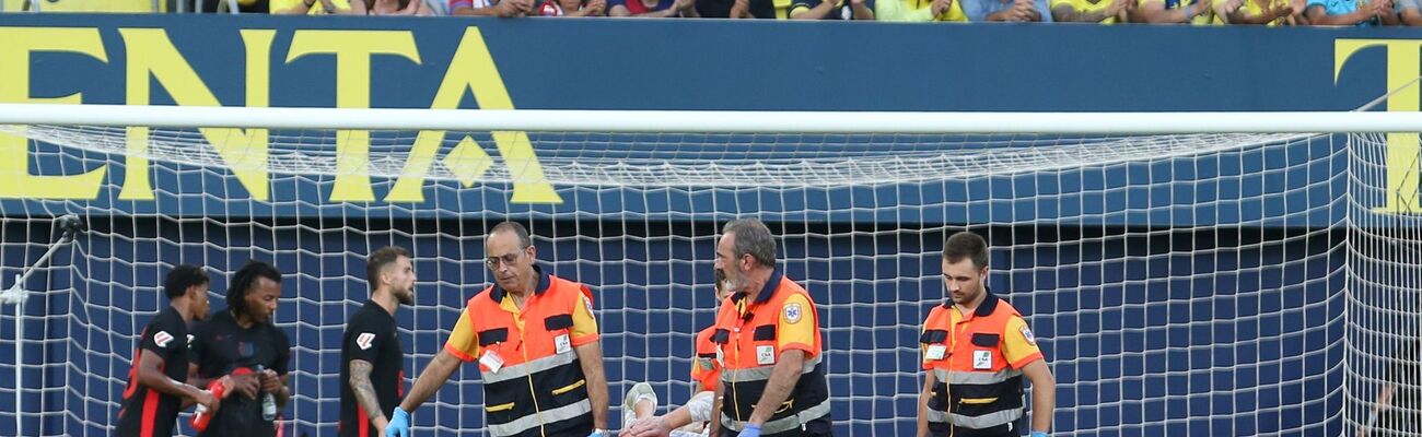 Barcelonas Torwart Marc-André ter Stegen hat sich schwer verletzt., © Alberto Saiz/AP/dpa