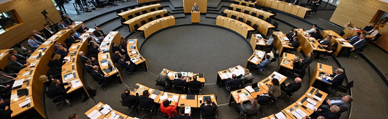 Im zweiten Anlauf hat der Thüringer Landtag am Samstag seine konstituierende Sitzung absolviert., © Martin Schutt/dpa