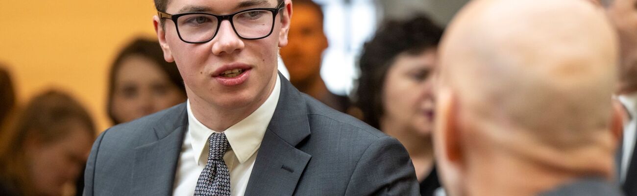 Die AfD-Spitze wollte den Ausschluss des bayerischen Politikers Daniel Halemba aus der Partei, doch vorerst bleibt er (Archivbild)., © Peter Kneffel/dpa