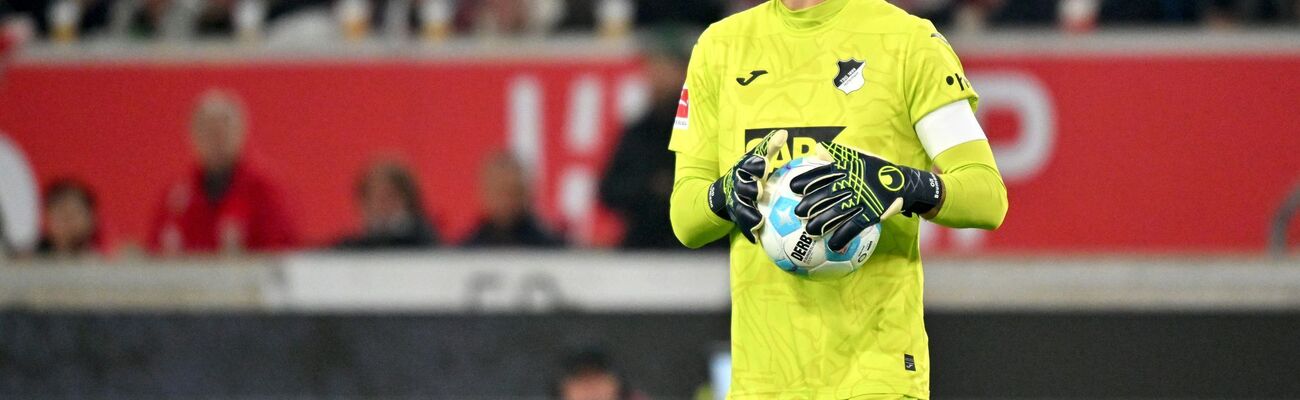 Oliver Baumann steht vor seinem Debüt in der Fußball-Nationalelf., © Jan-Philipp Strobel/dpa