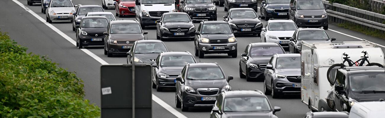 Die Auto-Dichte hat in NRW zugenommen., © Roberto Pfeil/dpa