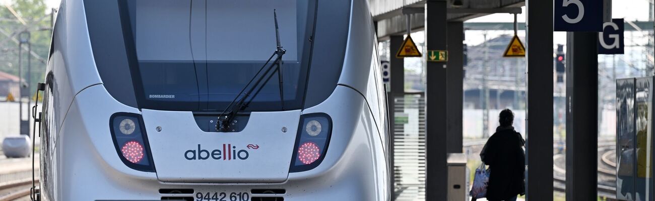 Abellio ist jetzt eines von sieben regionalen Bahnunternehmen, die dem Hamburger Unternehmen Benex gehören. (Archivbild), © Martin Schutt/dpa