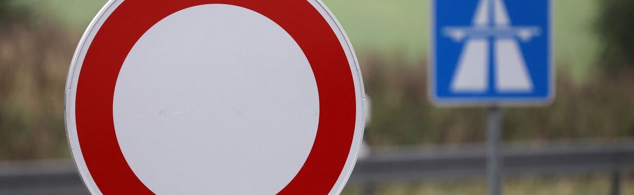 Die A40 und mehrere Auffahrten werden am Wochenende im Bereich Autobahnkreuz Duisburg-Kaiserberg für Bauarbeiten gesperrt. (Symbolbild), © Bernd Wüstneck/dpa-Zentralbild/dpa