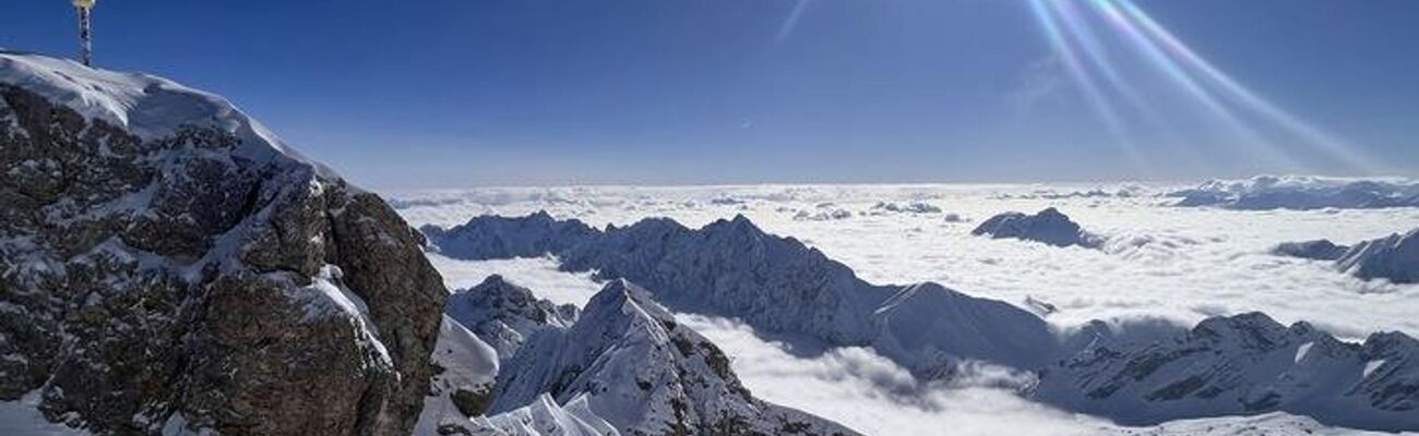 Deutschlands höchster Gipfel: die Zugspitze. Bayern gehört für den «Lonely Planet» zu den Top-Zielen des kommenden Jahres. (Archivbild), © Christoph Trost/dpa