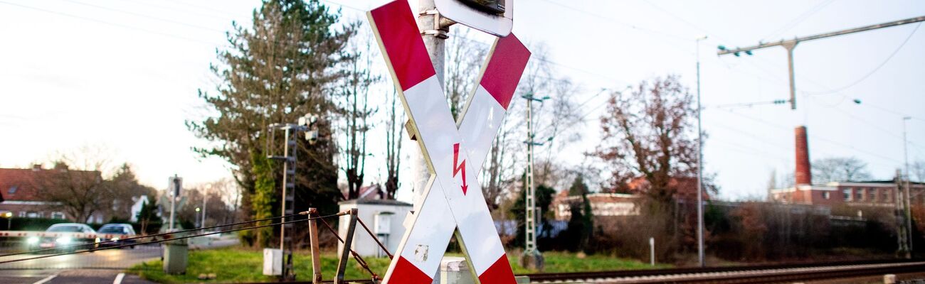 Die Störung an einem defekten Stellwerk soll laut der Bahn im Laufe des Tages behoben sein. (Symbolbild), © Hauke-Christian Dittrich/dpa