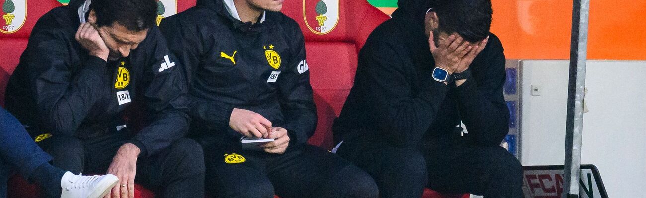 Enttäuschung pur: BVB-Trainer Nuri Sahin (r.) während des Spiels auf der Bank., © Tom Weller/dpa