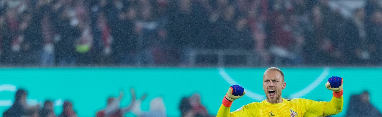 FC-Keeper Schwäbe hat wieder Grund zum Feiern. , © Rolf Vennenbernd/dpa