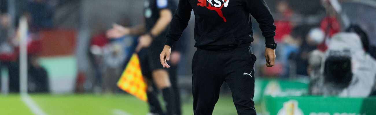 Sieglos in der Liga, Pokalaus beim Zweitligisten 1. FC Köln: Kiels Trainer Rapp. , © Rolf Vennenbernd/dpa