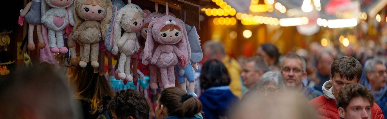 Der Weihnachtsmarkt startete als einer der ersten bundesweit., © Henning Kaiser/dpa