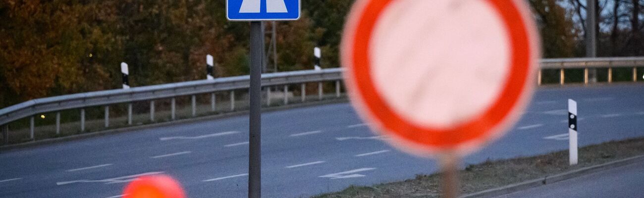 Die Autobahn 1 bei Dortmund wird von Mitte November bis Dezember mehrmals gesperrt. (Archivbild), © Jonas Walzberg/dpa