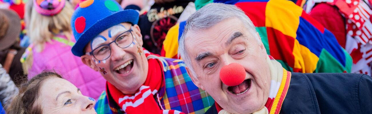 NRW-Innenminister Herbert Reul (CDU) glaubt, dass Großveranstaltungen wie der Straßenkarneval zunehmend komplizierter werden für die Sicherheitsbehörden., © Rolf Vennenbernd/dpa