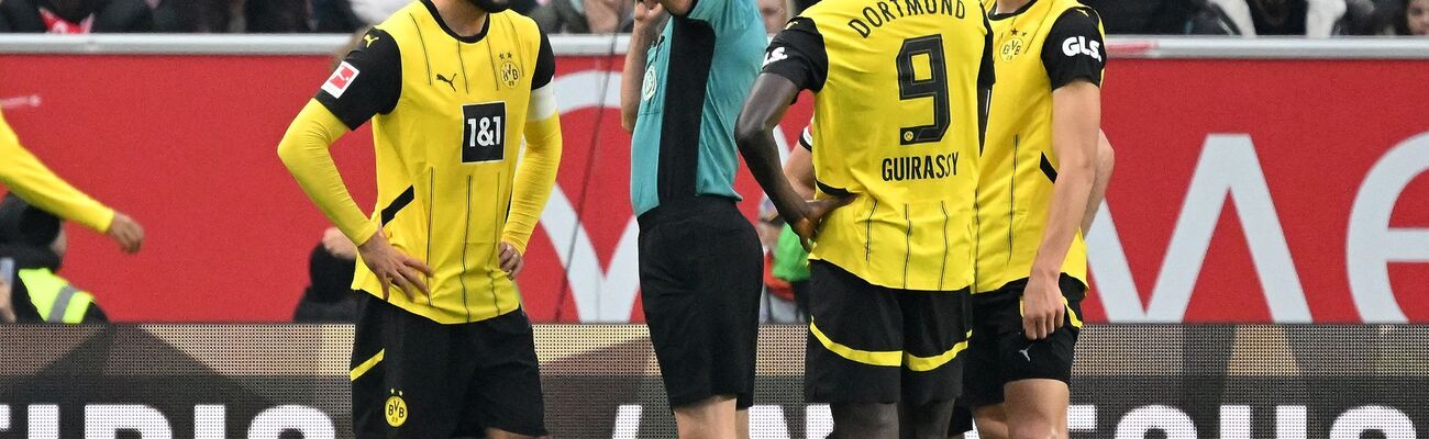  Emre Can (l) fehlt nach seiner Roten Karte gegen Mainz die nächsten beiden Spiele gesperrt., © Revierfoto/dpa