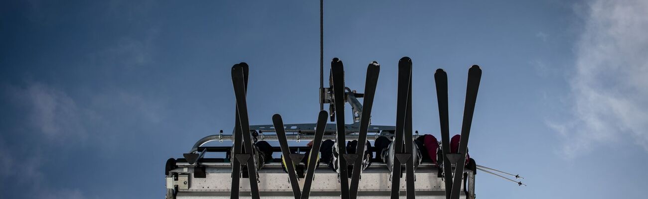 Am Freitag soll ein erster Lift in Winterberg aus dem Sommerschlaf erwachen. (Archivbild), © Bernd Thissen/dpa