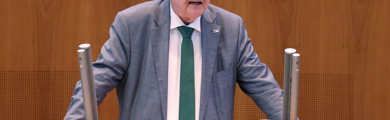 Herbert Reul will auch neue Stellen im Innenministerium schaffen. (Archivbild) , © David Young/dpa