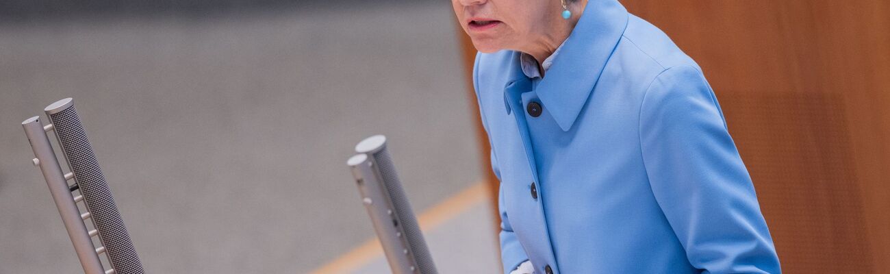 Die Bekämpfung des Lehrkräftemangels wird nach Worten von NRW-Schulministerin Dorothee Feller (CDU) noch lange dauern., © Rolf Vennenbernd/dpa