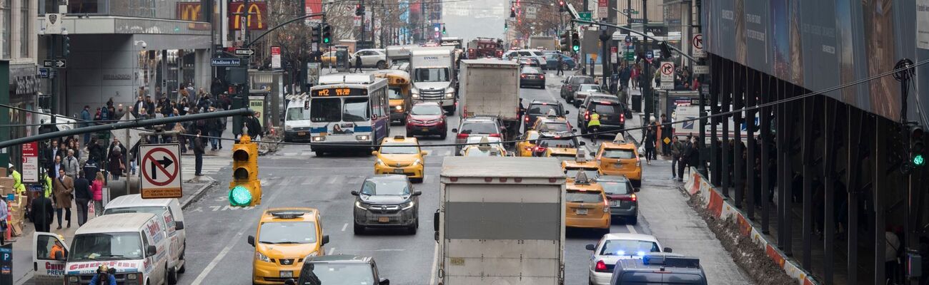 Autos ohne Ende - in Manhattan bislang Alltag. (Archivbild), © Mary Altaffer/AP/dpa