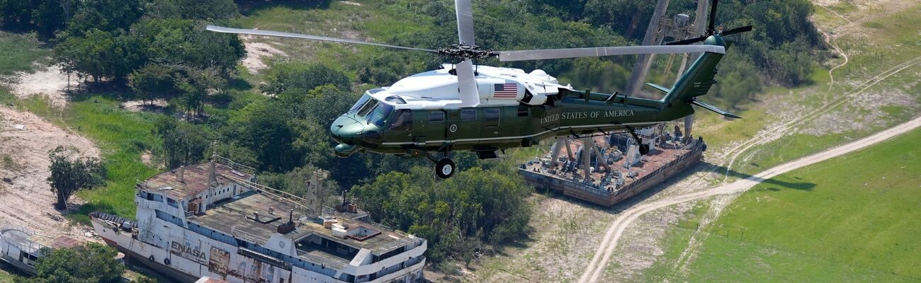 Biden schaut sich den Amazonas aus der Luft an., © Manuel Balce Ceneta/AP