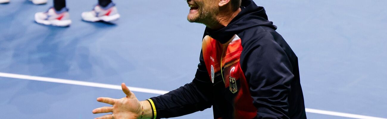 Große Freude: Teamchef Michael Kohlmann bejubelt den Einzug ins Halbfinale des Davis Cups., © Frank Molter/dpa