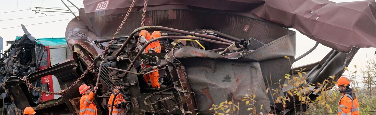 Nach dem Güterzug-Unfall bei Kerpen wird es noch wochenlang Einschränkungen im Bahnverkehr geben. (Archivbild), © Henning Kaiser/dpa