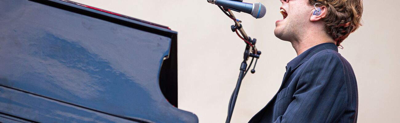 Der britische Singer-Songwriter Tom Odell beim Hurricane Festival. (Archivfoto) , © Moritz Frankenberg/dpa