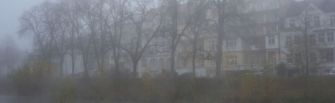 Der Nebel hält sich zäh am Wochenende (Archivbild), © Thomas Frey/dpa