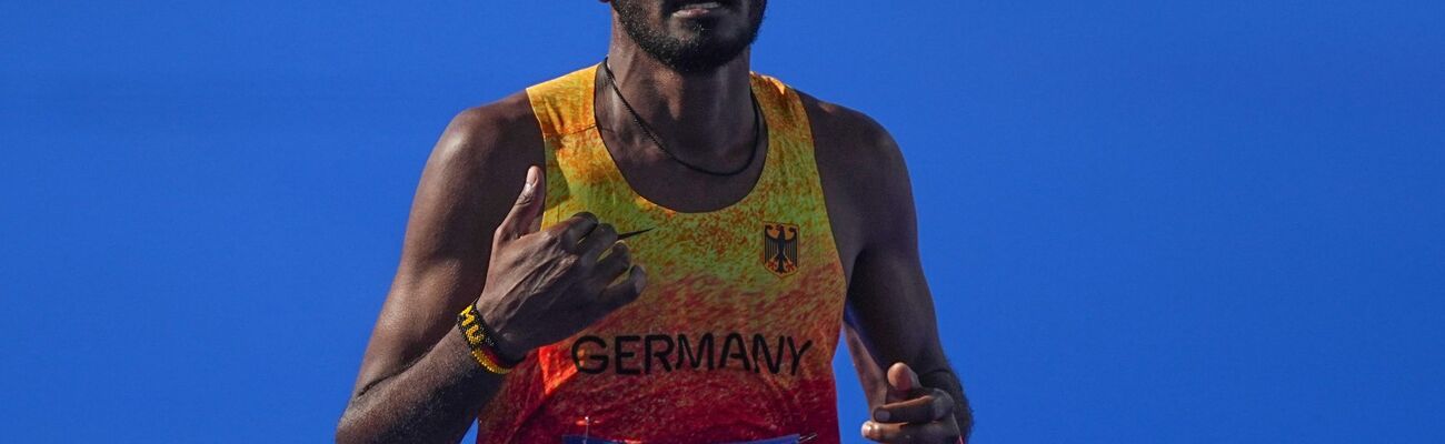 Samuel Fitwi unterbot den bisherigen deutschen Marathon-Rekord um zwei Sekunden., © Michael Kappeler/dpa