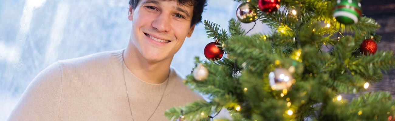 Wincent Weiss liebt es zu Weihnachten kitschig., © Rolf Vennenbernd/dpa