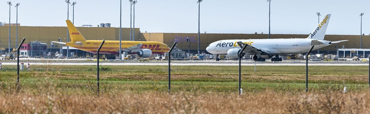 Flugzeuge könnten nach Warnungen von Sicherheitsexperten ein Ziel von Sabotageakten sein. (Archivbild), © Heiko Rebsch/dpa