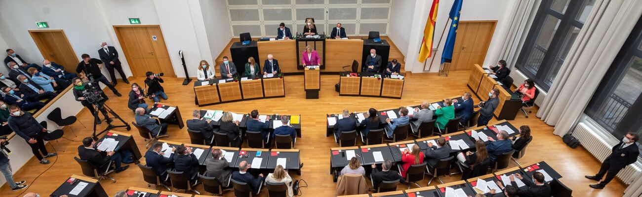 Die saarländischen Landtagsabgeordneten wollen künftig auch mit den Kollegen anderer frankophoner Parlamente enger zusammenarbeiten. (Archivfoto), © Harald Tittel/dpa