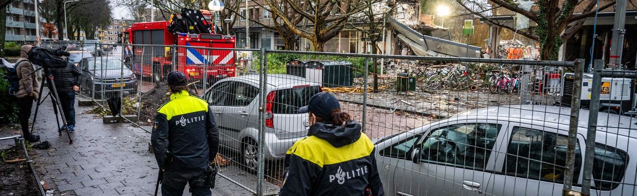 Die Bergungsarbeiten am Ort der Katastrophe in Den Haag gehen weiter., © Josh Walet/ANP/dpa