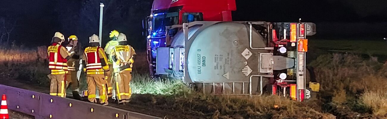 Zu dem Unfall kam es in einer Baustelle bei Grevenbroich., © Feuerwehr Grevenbroich/dpa