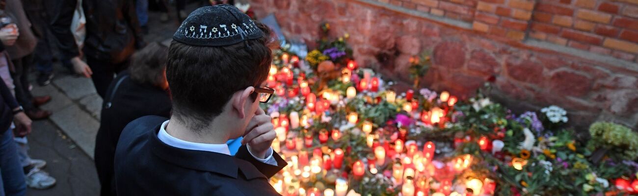 Antisemitismus von Rechts ist nach Einschätzung des Bundesverbands Rias besonders gewalttätig - wie der Anschlag auf die Synagoge in Halle 2019. (Archivbild), © Hendrik Schmidt/dpa-Zentralbild/ZB